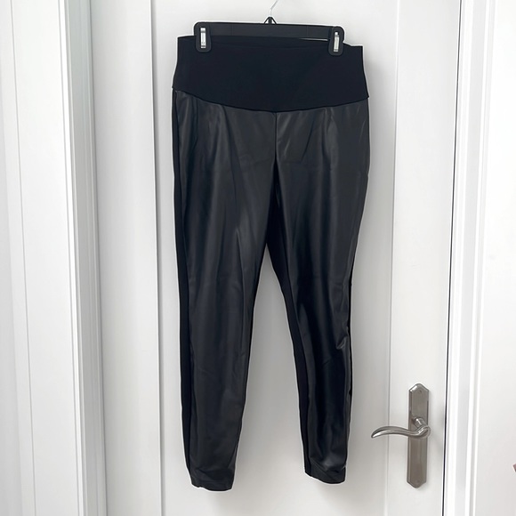 Maternity faux leather leggings - Picture 1 of 5